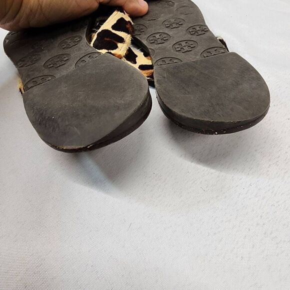 Tory Burch Thora Flip Flops Animal Print Fur Strip Gold Logo Sandals Size 7 - Picture 8 of 8